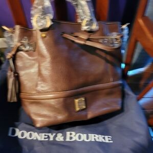 𝅺dooney and Bourke Buckley Bag